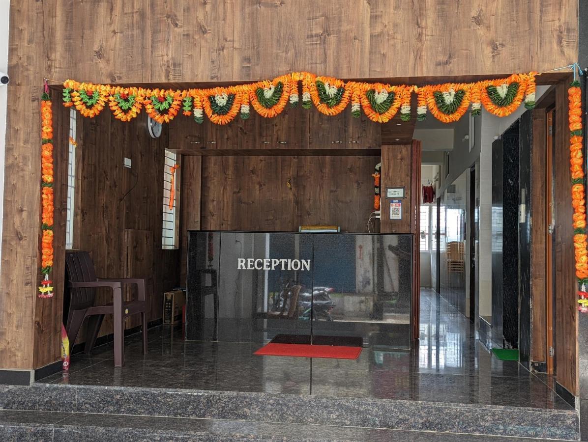 Lakshmi Paradise Lodge A/C Pollāchi Екстериор снимка